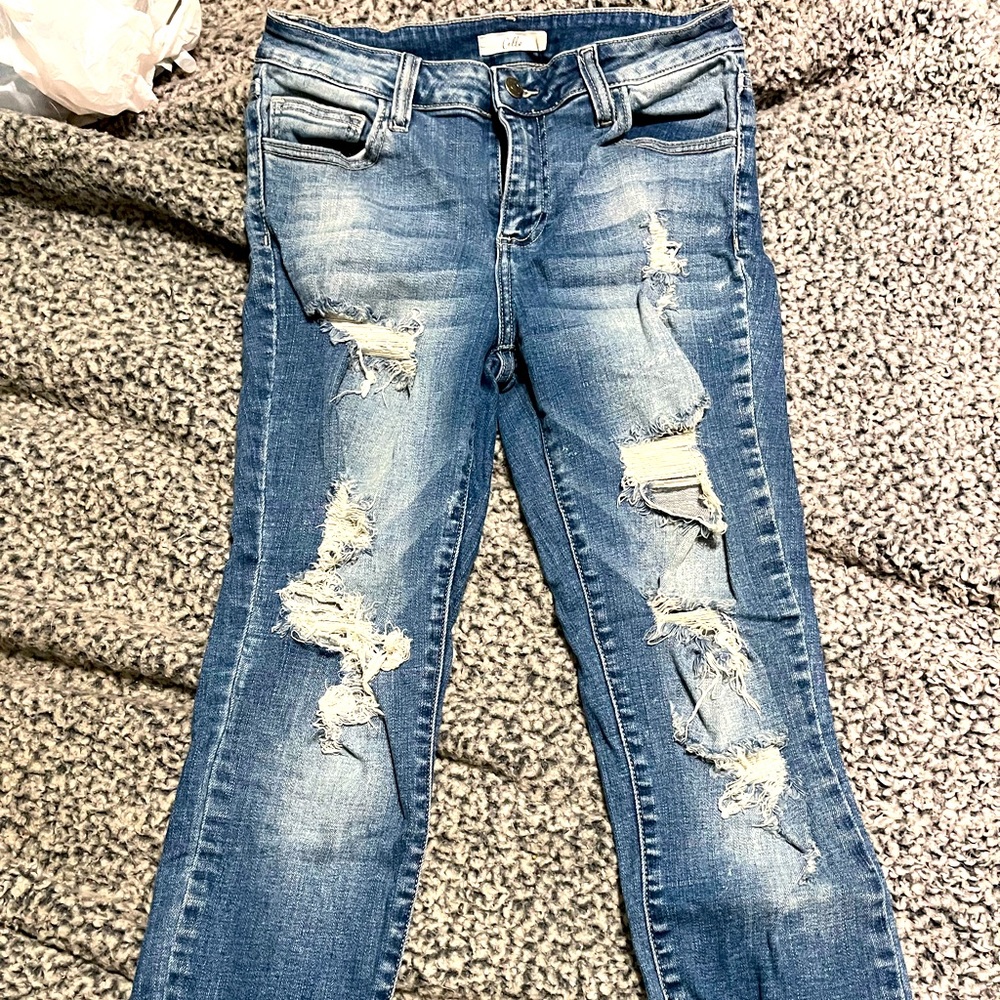 Cello size 7 distress fringed capri jeans